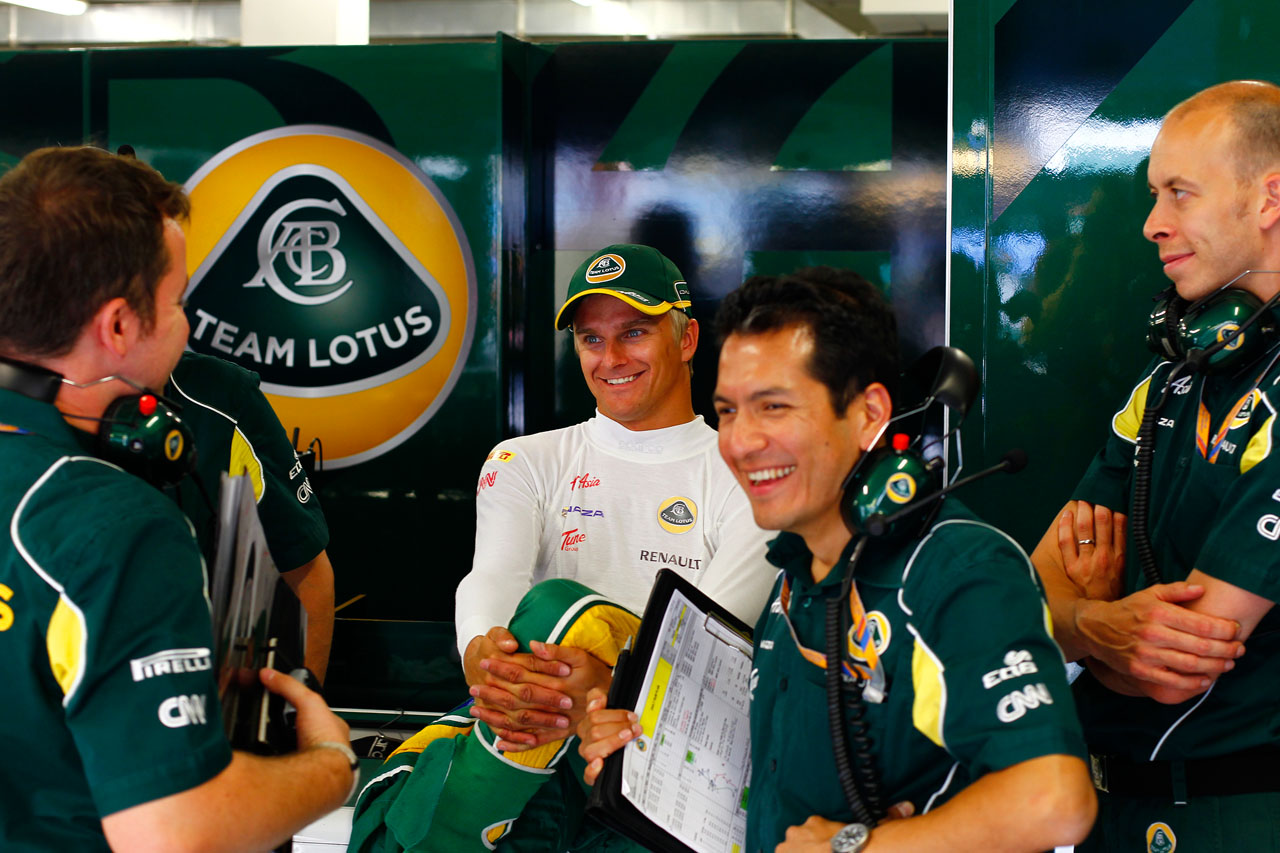 5866348641 627a0a9c77 Heikki Kovalainen In The garage during FP2 O